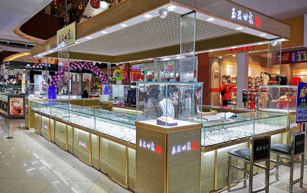 珠寶首飾展柜如何保證定制品質(zhì)？定制成本高嗎？
