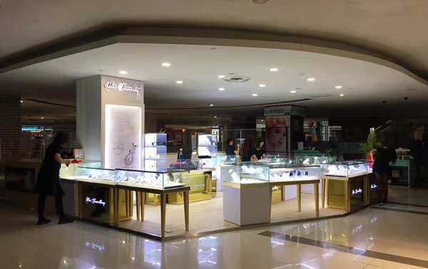 商用玻璃珠寶展示柜為何如此受歡迎？